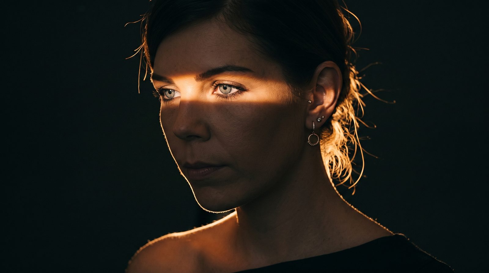 Cineastische Portraitfotografie von Marc Ferdinand Körner – Arbeit 5 – mit KI erzeugt